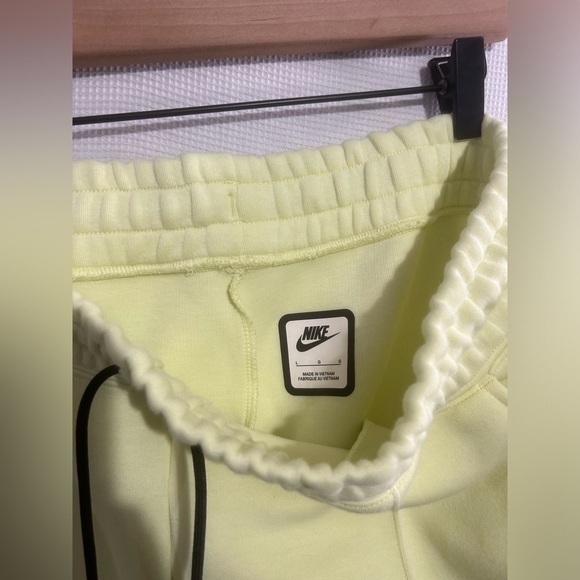 Men’s neon Nike sweatpants - Picture 4 of 6